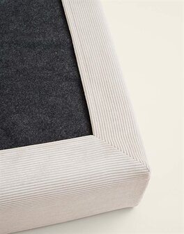Bia bed rib hoes hondenmand zand